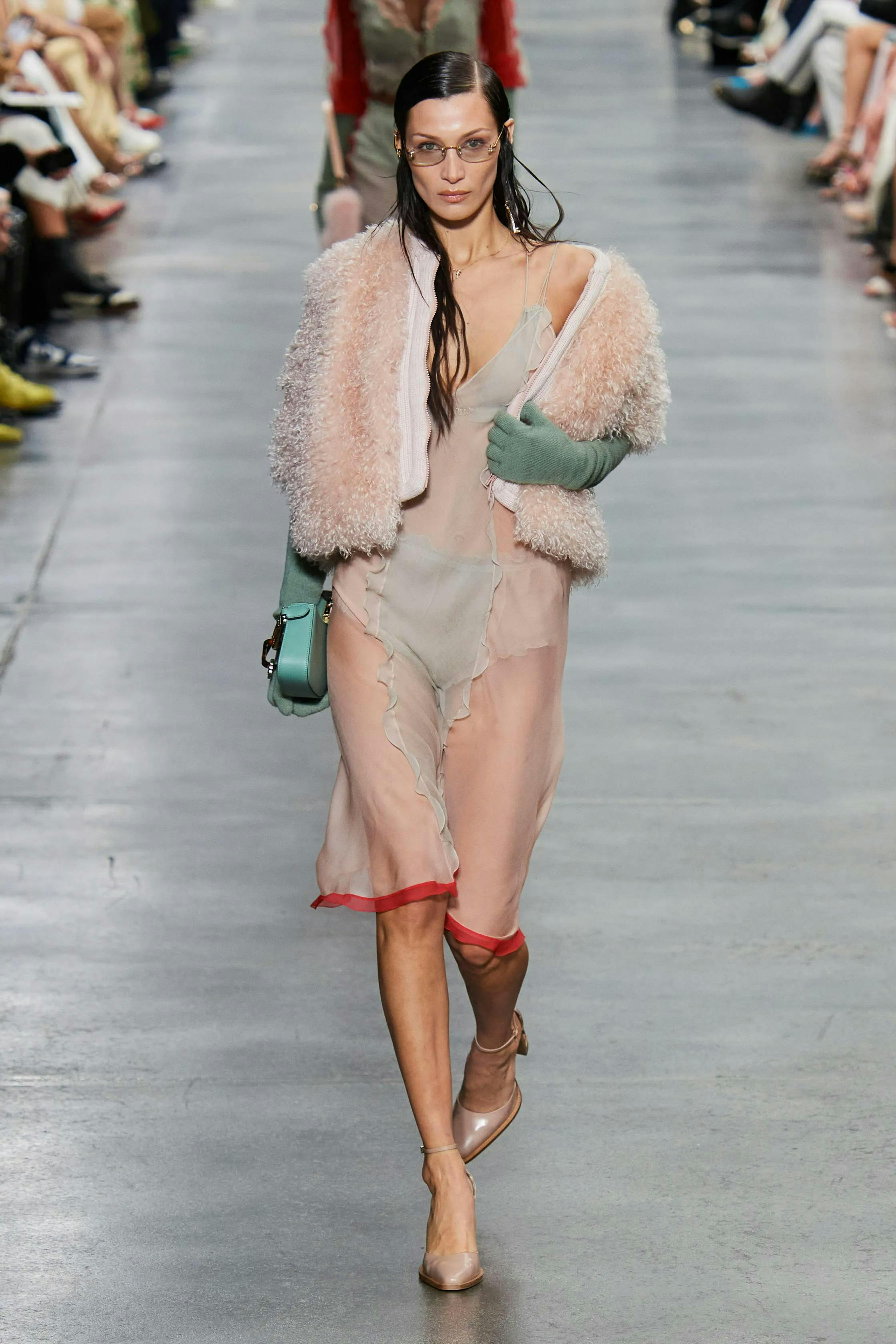 9 Beauty Trends Taking Over Fall/Winter 2022 — Runway Beauty Versace Gucci  Fendi Prada