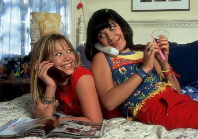 lizzy mcquire hillary duff two girls sitting in bed talkign on the phone