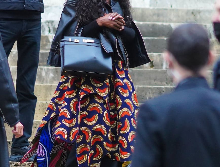 Naomi Campbell spotted in a pair of trendy Nike sneakers.