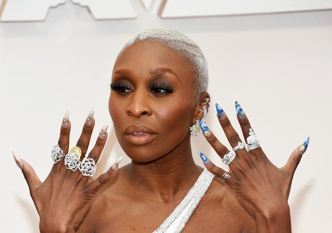 Cynthis Erivo shows gorgeous nails on red carpet.