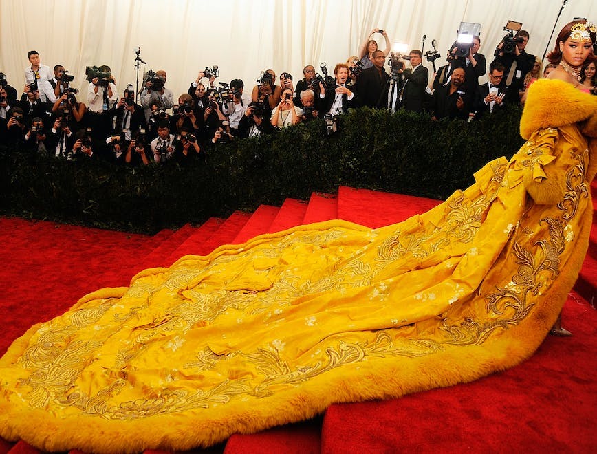 Rihanna wears gorgeous yellow gown to 2015 Met Gala