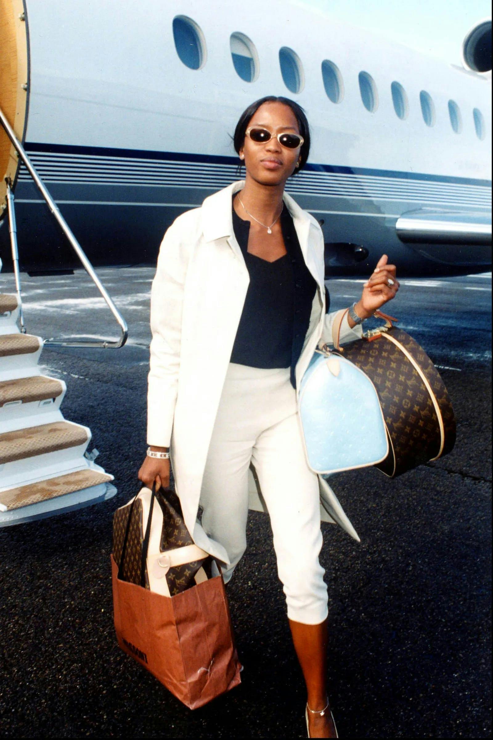 naomi campbell airport style 90s