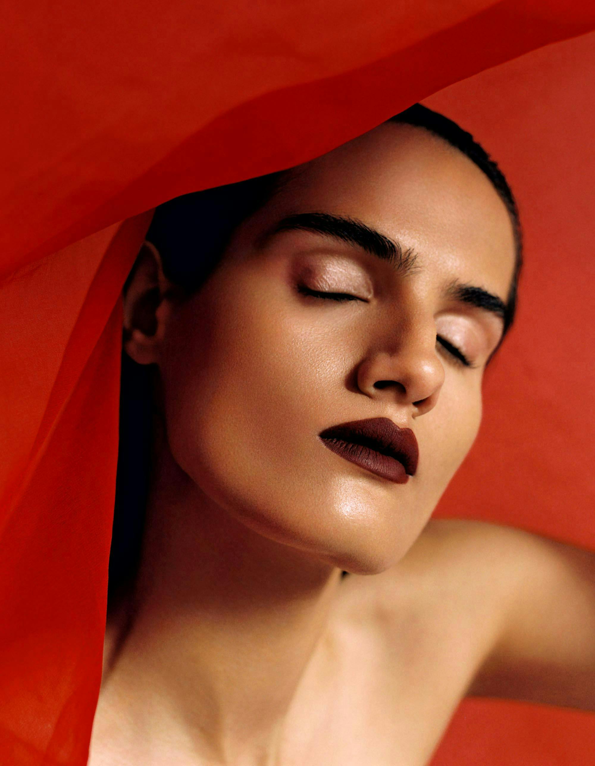 model dark lips red backdrop