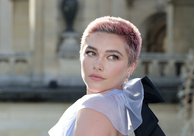 Florence Pugh dyes her hair pink for the Valentino Haute Couture Fall/Winter 2023 show.