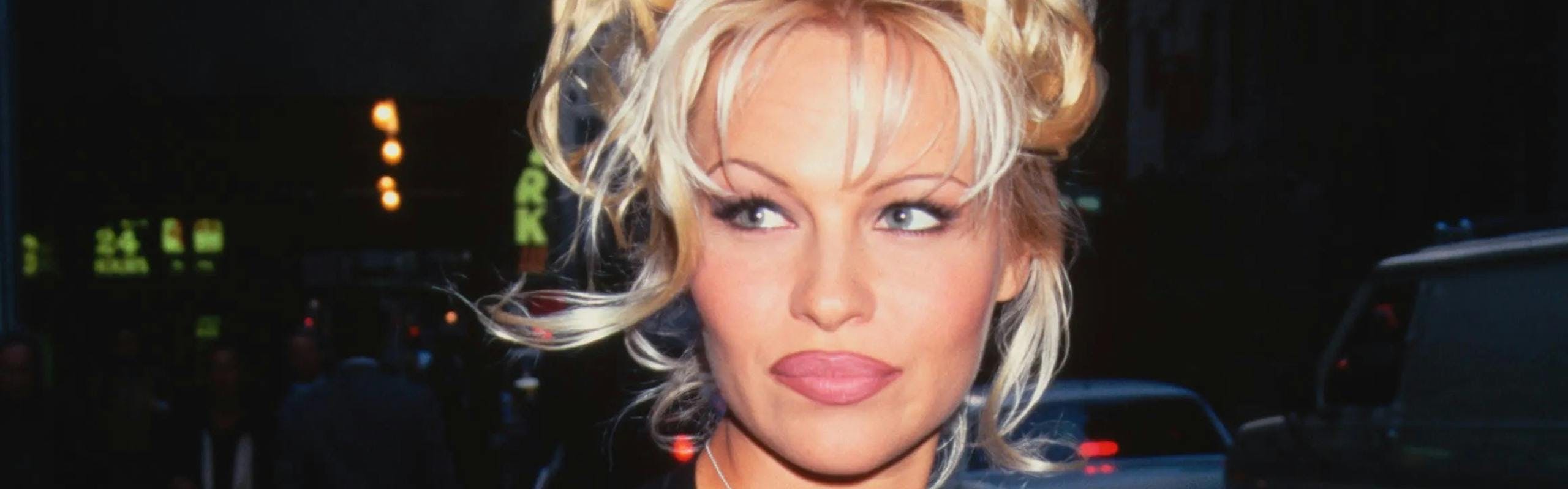 pamela anderson in 1990s makeup look