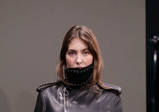Maya Wigram, Phoebe Philo's Daughter, backstage at the Burberry show during London Fashion Week Fall/Winter 2024.