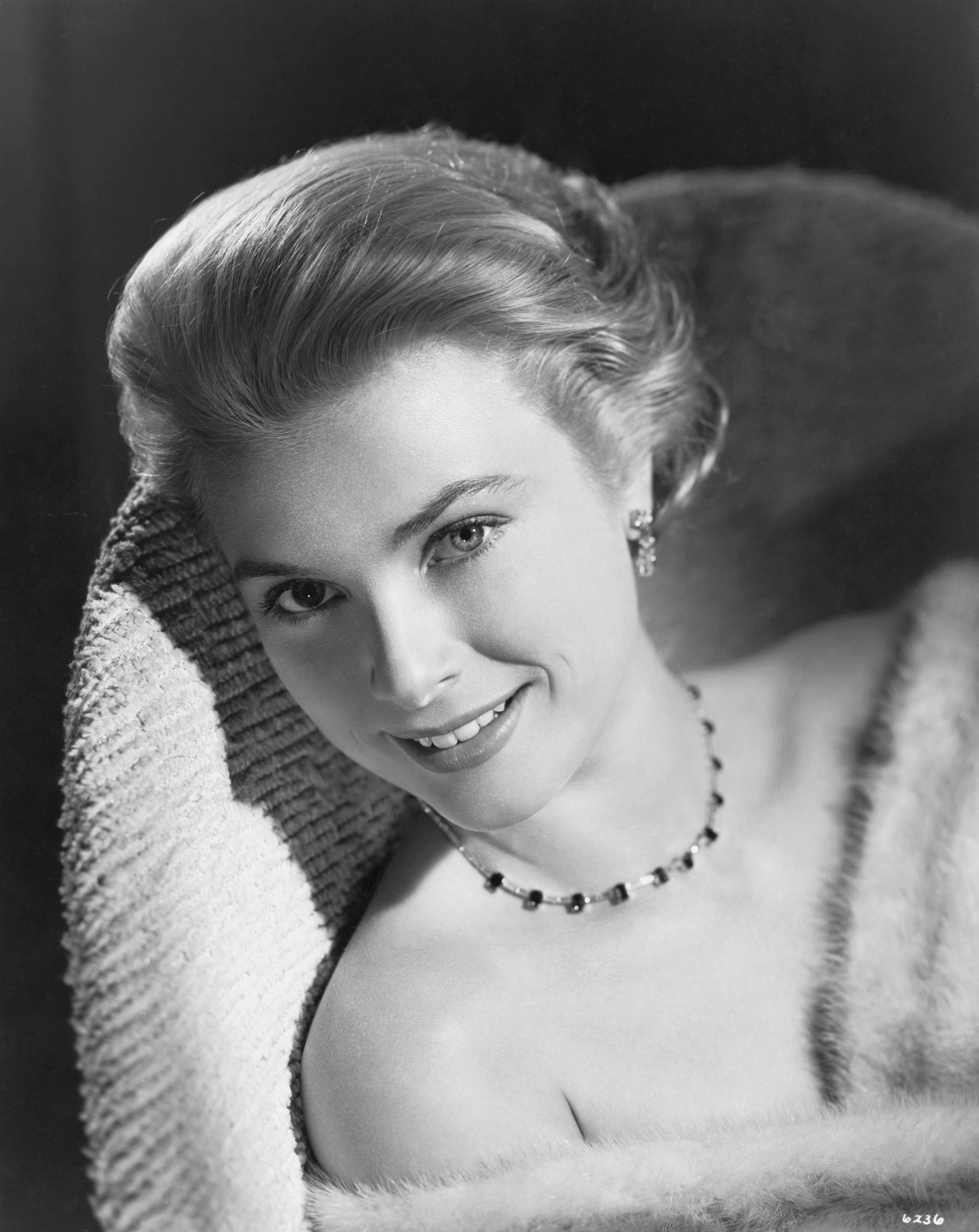 one person:cb3 film and television:cb1 head and shoulders:cb2 portrait:cb2 prominent persons:cb2 beauty:cb1 government:cb1 grace kelly:cb3 lady person face head photography portrait accessories necklace smile neck
