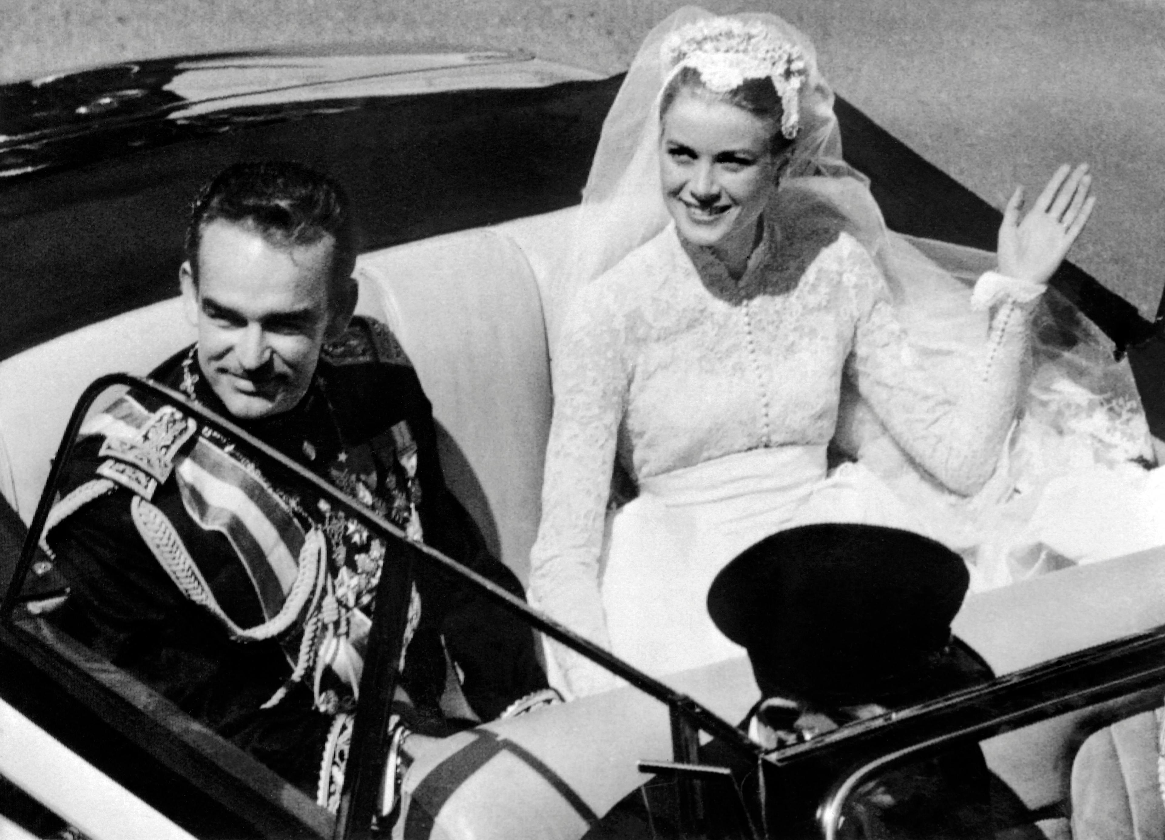 long sleeve wedding dresses: Rainier III, Prince of Monaco and Grace Kelly.